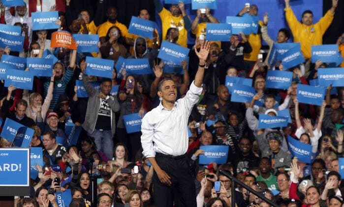 U.S. President Barack Obama waves to supporters after a campaign stop on November 3, 2012 in Milwaukee, Wisconsin.  MKE2012110316