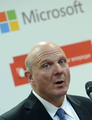 ITAR-TASS: MOSCOW, RUSSIA. NOVEMBER 6, 2012. Miscrosoft CEO Steve Ballmer at the launching of Windows 8 Ecosystem Demo Zone in one of the MTS retail store.  RE10CD65