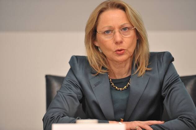 08.11.2012, Unter den Linden 38, Berlin, GER, Wirtschaft, E.ON Standort Berlin im Bild Cornelia Yzer Senatorin für Wirtschaft, Technologie und Forschung, gibt Informationen zur neuen Gesellschaft und zur Standortentscheidung bekannt