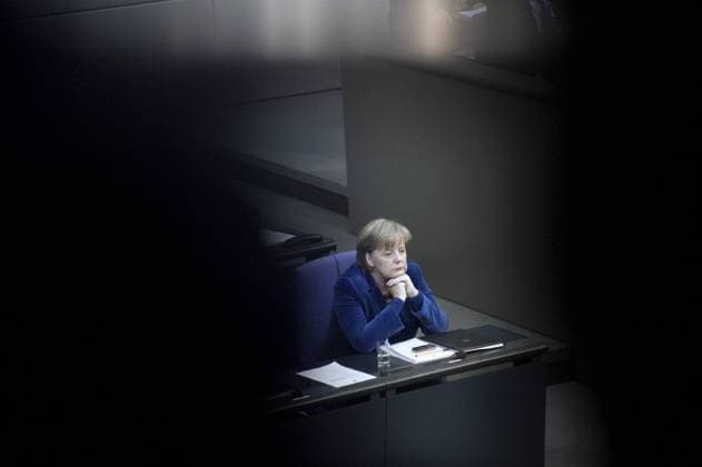 Angela Merkel, Bundestag, Debatte Euro-Rettungsschirm DEU, Deutschland, Germany, Berlin, 26.10.2011 Bundeskanzlerin Angela Merkel, CDU, nach ihrer Rede anlaesslich der Debatte zum Euro-Rettungsfond EFSF und dem Bruesseler Spargipfel. Der Bundestag stimmt ueber die Erweiterung des Rettungsscgirms ab, der mittels eines Hebels das europaeische Waehrungssystem stabilisieren soll. Plenarsaal Deutscher Bundestag, Deutschen Bundestag, Plenum, Deutscher Bundestag, Parlament, Bundestagsdebatte, Plenardebatte, Deutsche Politik, Bundespolitik, QF Querormat, 2011, Symbol Symbolfoto, Symbolbild, Symbolisch, Haushalt, Bundeshaushalt, Sparhaushalt, Finanzen, Finanzwirtschaft, Wirtschaft, Schulden, Sparen, Einsparen, EU Waehrung, Euro, europaeische, Europa, Feature, Fiskus, Finanzamt, Fiskus, Geld, Oeffentlicher, Haushaltspolitik, Kasse, Kassen, Staat, Staaten, Staatsbudget, Budget, Staatsfinanzen, Staa