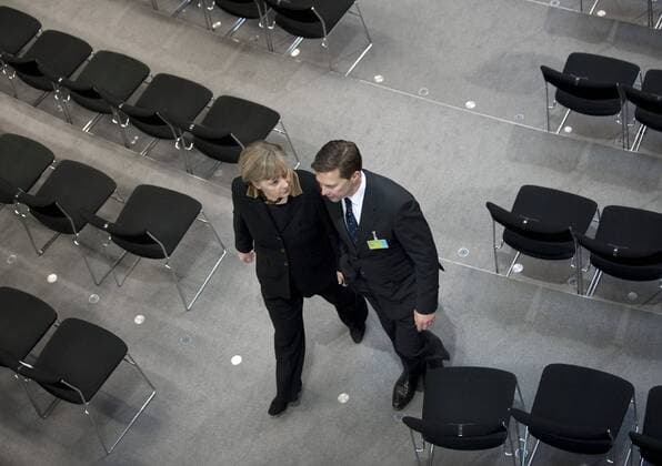 Merkel und Seibert, Bundesversammlung DEU, Deutschland, Germany, Berlin, 18.03.2012 Bundeskanzlerin Angela Merkel und Steffen Seibert, Regierungssprecher und Chef des Presse- und Informationsamtes der Bundesregierung, nach der Bekanntgabe des Ergebnis vom 1.Wahlgang im Plenarsaal des Bundestages waehrend der Bundesversammlung. Die 15. Bundesversammlung waehlt mit den Stimmen der Bundestagsabgeordneten und weiteren Wahlmaennern und Wahlfrauen einen neuen Bundespraesidenten. Plenarsaal Deutscher Bundestag, Berliner Reichstag, Plenarsaal Deutscher Bundestag, Deutschen Bundestag, Plenum, Deutscher Bundestag, Parlament, Bundestag, Plenarsaal, Deutsche Politik, Innenaufname, Bundespolitik, QF Querformat, 2012, Bundespräsidenten, Bundespräsident, Feature. Chancellor Angela Merkel and Steffen Seibert, Speaker of the Federal Government, inside the German parliament Deutscher Bundestag after th