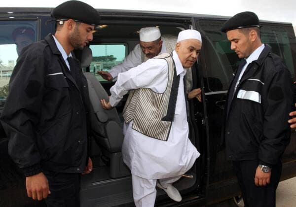 TRIPOLI, (Xinhua) -- Former Libyan congress president Mohamed Balgassem al-Zwai (C) and former Libyan foreign affairs minister Abdelati Obeidi (back) are escorted by police at a court in Tripoli, Libya, on December 10, 2012. The two former senior Libyan officials are accused of mismanaging public funds meant for compensating families of victims of the 1988 bombing of a Pan Am flight over Lockerbie. (Xinhua Hamza Turkia) (dzl) LIBYA-TRIPOLI-FORMER OFFICIALS-TRIAL 
