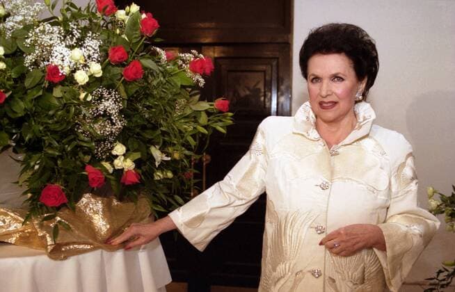 Opera singer Galina Vishnevskaya AntonxKavashkin 