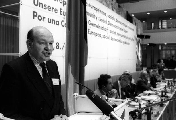 Kongress des Bundes der Sozialdemokratischen Parteien der Europäischen Gemeinschaft in Berlin: Walter Momper (Deutschland SPD Regierende Bürgermeister)