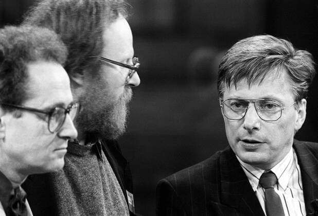Wahlen zum Bundestag und zum Abgeordnetenhaus von Berlin: Rainer Ortleb (re., Deutschland FDP Bundesminister für besondere Aufgaben) neben Konrad Weiß (li., Deutschland Bündnis90 Die Grünen) und Wolfgang Thierse (Mitte, Deutschland SPD)