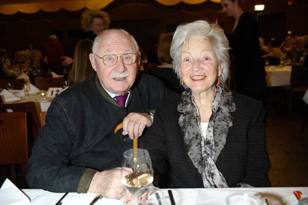 Rolf Schimpf mit Ehefrau Ilse Jubiläumspremiere - 30 Jahre Steiner s Theaterstadl Dumm gelaufen Paulaner am Nockherberg München 08. Januar 2013