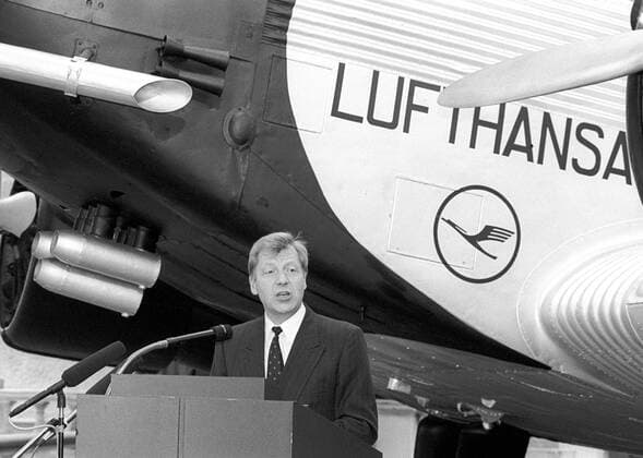 Eberhard Diepgen (CDU), Regierender Bürgermeister von Berlin eröffnet die Ausstellung Lilienthal und seine Erben im Hamburger Bahnhof, veranstaltet vom Museum für Verkehr und Technik