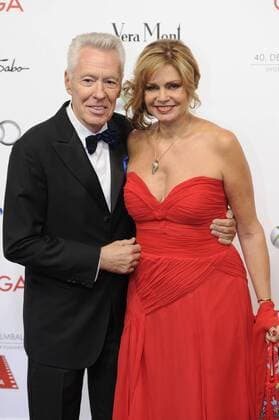 Egon F. Freiheit; Maren Gilzer (Moderatorin),Halbfigur,halbe Figur. 40.Deutscher Filmball-Roter Teppich,Red Carpet,am19.01.2013. H o t e l B a y e r i s c h e r H o f,M u e n c h e n.