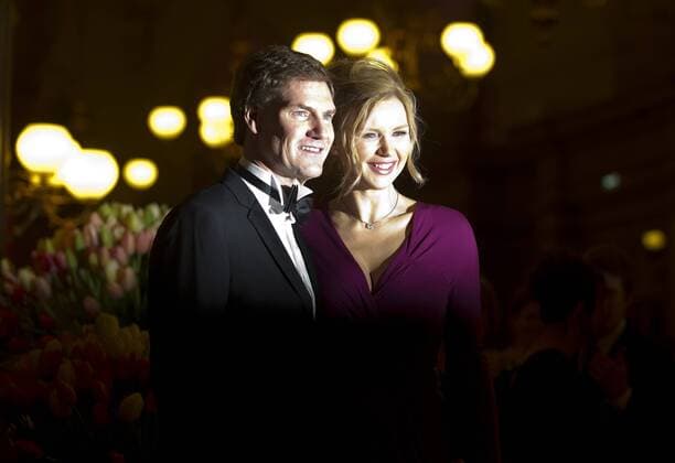 Schauspielerin Veronica Ferres und AWD Gründer Carsten Maschmeyer vor Beginn des Semperopernballs am Freitag (01.02.13) in der Dresdner Semperoper.