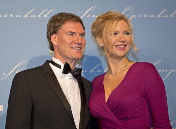 Schauspielerin Veronica Ferres und AWD Gründer Carsten Maschmeyer vor Beginn des Semperopernballs am Freitag (01.02.13) in der Dresdner Semperoper.