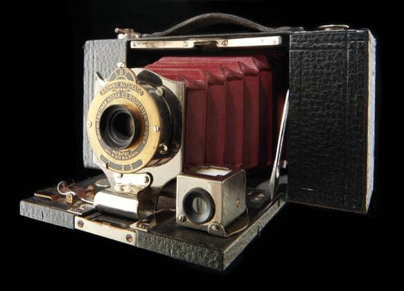  Kodak Eastman Brownie Automatic mit rotem Balgen, Nr. 2 Faltung iblpwn02441673.jpg