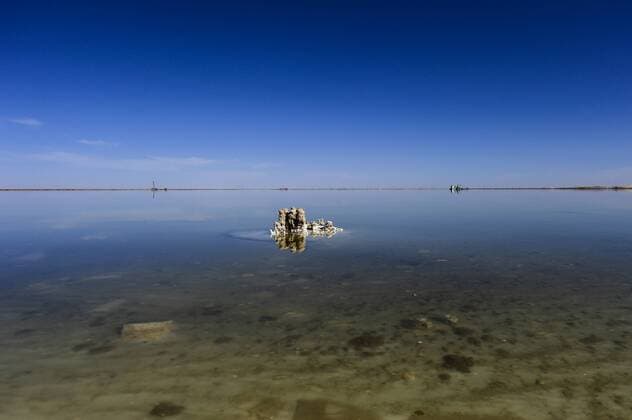 Photo taken on March 15, 2013 shows the scenery of the Qarhan salt lake in Golmud, northwest China s Qinghai Province. The Qarhan salt lake, with a total area of 5,856 square kilometers, is the largest salt lake in China. The lake s abundant deposit of halide salts makes it a major mineral center. (Xinhua Wu Gang) (lmm) CHINA-QINGHAI-QARHAN SALT LAKE-SCENERY (CN) 