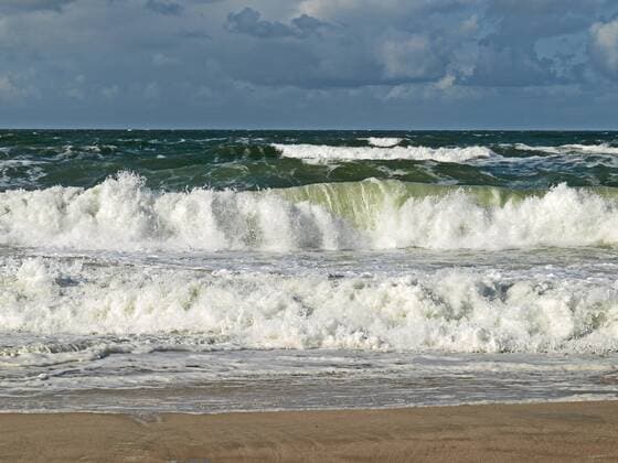 Stürmische See vor Westerland, Schleswig Holstein, Deutschland  1036200207