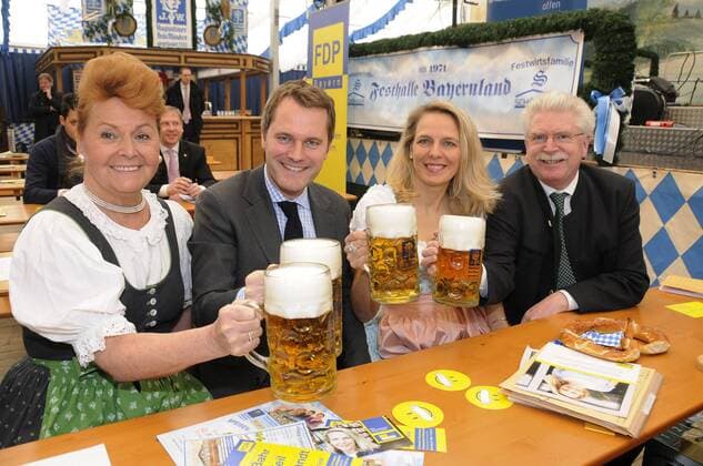 München 24.03.13 Fürstenrieder Frühlingsfest FDP Frühschoppen Dr Gabriele Weishäupl FDP Kandidatin Daniel Bahr Minister FDP Julika Sandt FDP MDL Martin Zeil Minister