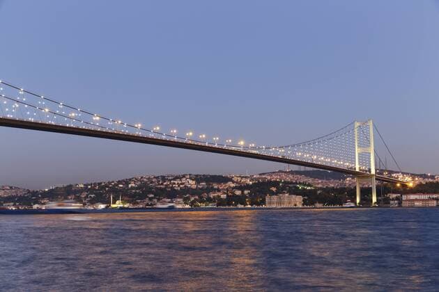  Bosporus-Brücke, Bosporus und Beylerbeyi-Palast, gesehen von Ortaköy iblman03088306.jpg