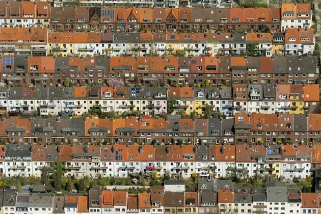 Häuserzeilen im Stadtteil Findorff, Mietswohnungen , Etagenwohnungen, rote Ziegeldächer, Dachwohnungen, Luftbild, Luftbildaufnahmen von Bremen !ACHTUNGxMINDESTHONORARx60xEURO!