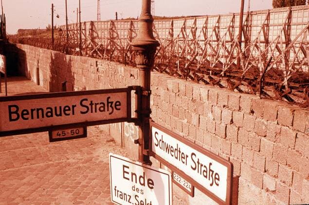Berliner Mauer DEU, Berlin,1960, Berliner Mauer in Berlin, Bernauer Strasse, Schwedter Strasse