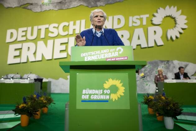 Hans-Christian Ströbele, Parteitag DEU, Deutschland, Germany, Berlin, 26.04.2013 Hans-Christian Ströbele, Mitglied der Partei Bündnis 90 Die Grünen MdB, auf dem Parteitag von Bündnis 90 Die Grünen unter dem Motto Deutschland ist erneuerbar in Berlin. 35. Bundesdelegiertenkonferenz, Persönlichkeit, Deutsche Politik, Partei, Parteipolitik, Deutschland, 2013, Portrait, Porträt, Ströbele. Christian Ströbele, member of the Green Party Bündnis 90 Die Grünen, during a party congress in Berlin. Germany, politics, German politician, party