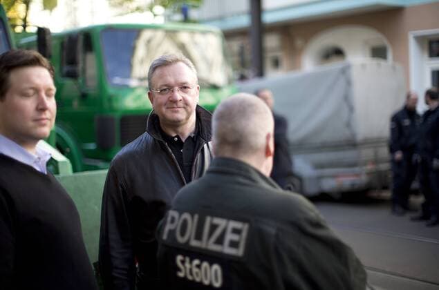 Deutschland, Berlin, NPD Demonstration in Berlin Oberschöneweide, Innensenator Frank Henkel CDU, 01.05.2013