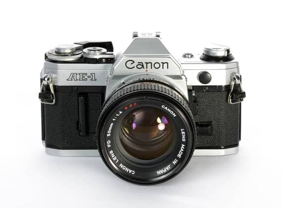 Analoge Spiegelreflexkamera Canon AE-1 mit FD 50mm 1:1,4 S.S.C., Meilenstein der Kamerageschichte iblwmi03085789.jpg