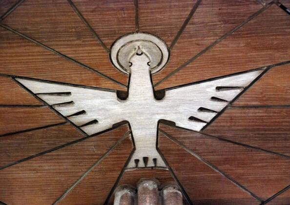 Darstellung einer Taube im Kanzeldeckel in der evangelischen Kirche St. Lorenz in Nürnberg (Foto vom 26.08.2012). DER ABDRUCK DES EPD-FOTOS IST HONORARPFLICHTIG! St. Lorenzkirche in Nürnberg 393418 EDITORIAL USE ONLY