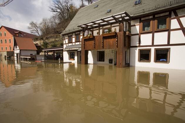 Elbhochwasser, Ueberschwemmung in Rathen, Deutschland, Sachsen, Rathen river Elbe inundation in Rathen, Germany, Saxony, Rathen BLWS074674