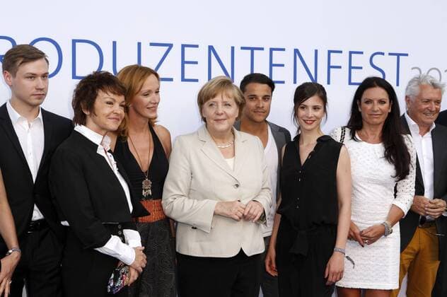 David Kross, Katrin Sass, Katja Flint, Angela Merkel, Kostja Ullmann, Aylin Tezel, Christine Neubauer und Henry Huebchen beim Sommerfest der Produzentenallianz im Haus der Kulturen der Welt. Berlin, 13.06.2013 Foto:xS.xGabschx xFuturexImage