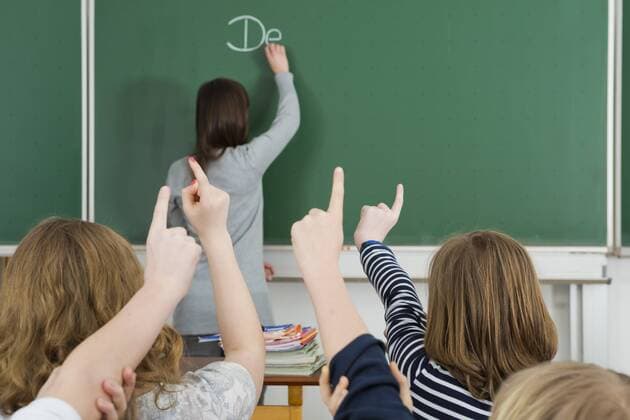  Im Unterricht, Schüler melden sich zu Wort ibljmt03159137.jpg