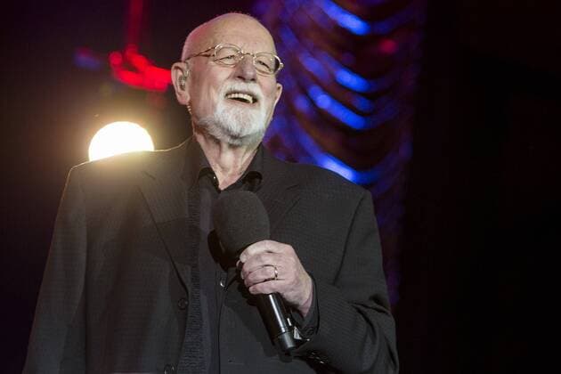 Sänger Roger Whittaker (77) bei einem Auftritt seiner Tournee 2013 in der Messe Dresden. Kultur, Konzert;