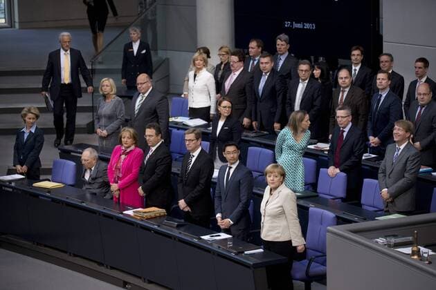 Angela Merkel, Bundestag DEU, Deutschland, Germany, Berlin, 27.06.2013 Regierungsbank mit Bundeskanzlerin Angela Merkel CDU und den Ministern im Plenarsaal Deutscher Bundestag in Berlin, anlaesslich ihrer Regierungserklärung zum Thema Abschluss g8-Gipfel und zum bevorstehenden Europaeischen Rat. Plenarsaal Deutscher Bundestag, Deutschen Bundestag, Plenum, Deutscher Bundestag, Parlament, Bundestagsdebatte, Plenardebatte, Deutsche Politik, Bundespolitik, 2013, Symbol Symbolfoto, Symbolbild, Symbolisch, Europa, Feature, Regierung, Regierungsbank, Debatte. Chancellor Angela Merkel, during a debate inside the German parliament Deutscher Bundestag. German parliament, Germany, Europe, Politics, government