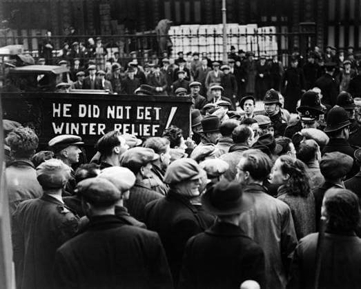 A coffin , carried by unemployed to draw attention to their cause , was taken to their cause , as taken to Bow Street Police Court in at attempt to aid on of their arrested compatriots 1939 UnitedArchives00132055 