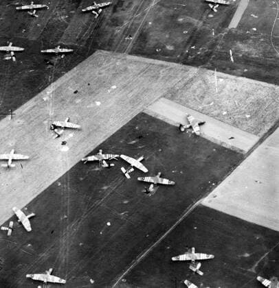 Gliders on the landing grounds after D-Day 6th June 1944 UnitedArchives00134871 