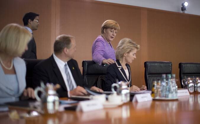 Deutschland, Berlin, Bundeskanzleramt, 149. Kabinettssitzung, Forschungsministerin Johanna Wanka CDU, Wirtschaftsminister Philipp Rösler FDP, Entwicklungshilfeminister Dirk Niebel FDP, Bundeskanzlerin Angela Merkel CDU, Arbeitsministerin Ursula von der Leyen CDU, 03.07.2013