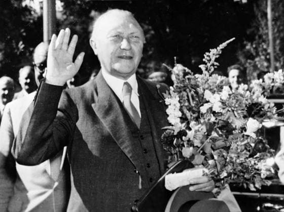 Dr Konrad Adenauer photographed walking through a cheerful crowd towards his offices in the Palais Scahumburg in Bonn , for the first time after the elections were competed and his victory became known . He was swept back to power with 45.2 % of the votes . 8th September 1953 UnitedArchives00153412 