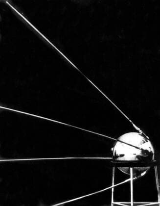 IMAGO History, Sowjetunion startet Sputnik, den ersten von Menschen gebauten Satelliten: 1957 1957 Russian satellite Sputnik I UnitedArchives00161377 
