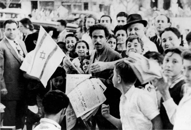 Some of the crowds who assembled on the streets of Tel Aviv shortly after the new Jewish State of Israel had been proclaimed 20th May 1948 UnitedArchives00223617 
