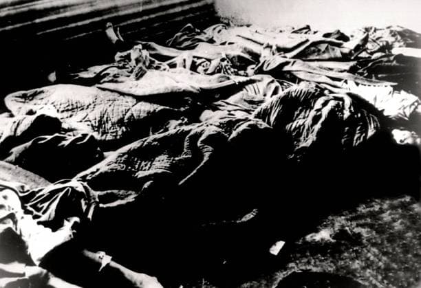 Second World War 1939-1945. Inside one of the barracks at the Oswiecim concentration camp, where live prisoners lay side by side with dead prisoners., Befreiung, KZ, Konzentrationslager, Konzentrationslager, KZ UnitedArchives00229371 