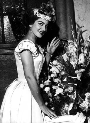 Maria Callas is seen in the dressing room of an Edinburgh Theatre on the opening night of La Sonnambula at the Edinburgh Festival. 21st August 1957. UnitedArchives00310358 