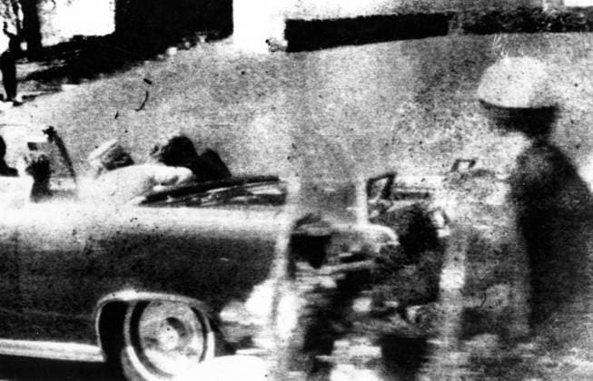 IMAGO History, Ermordung von US-Präsident John F. Kennedy in Dallas, 1963 President John F. Kennedy is hit by assassin s bullet 22 November 1963 UnitedArchives00359864 