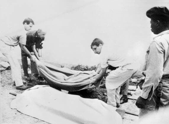 Stanleyville : Bodies of shot hostages are shown being lined up in Stanleyville massacre today . 25 November 1964 UnitedArchives00413793 