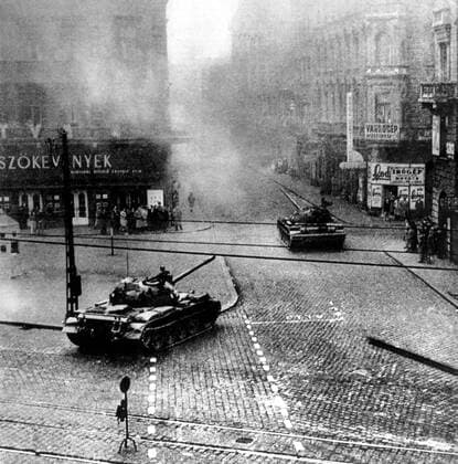 Hungarian Revolution 1956 Russian tanks swinging into the streets of Budapest in the early stages of the uprising. UnitedArchives00434544 