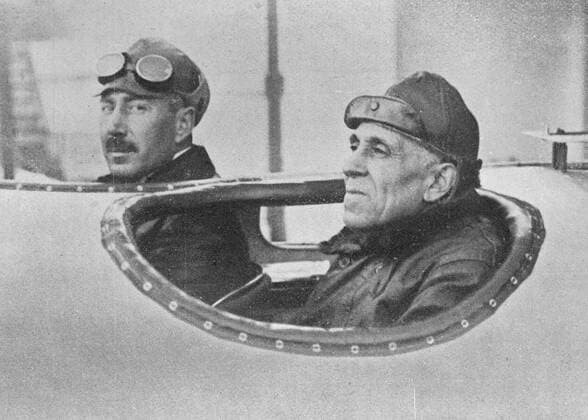 Airmen who have flown the Atlantic Commander Sacadura Cabral ( left ) and Captain Gago Couthino the Portugueses airmen , who landed safely at Pernambuco ( Brazil ) and thus completed their flight from Europe to South America 7 June 1922 UnitedArchives00470613 