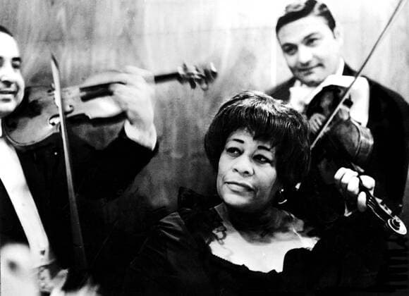 IMAGO ICONS: Ella Fitzgerald Ella Fitzgerald in Budapest enjoying Hungarian gypsy music during her recent visit.23rd march 1968 UnitedArchives00499557 