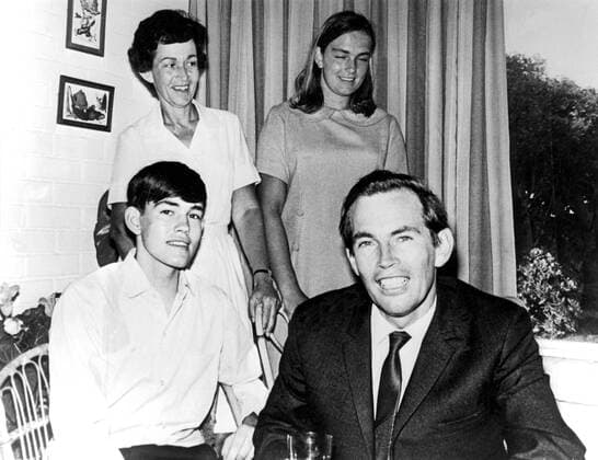 Dr. Christian Barnard with his wife Louwki (Louwtjie) and their children Andre and Deidre. At their home in Cape Town, South Africa 23rd February 1968 UnitedArchives00506291 