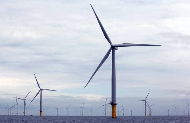 The London Array, the world s largest offshore wind farm in the Thames Estuary off the coast of the UK Photo by: Stephen Lock i-Images StephenxLock i-Images  SLK