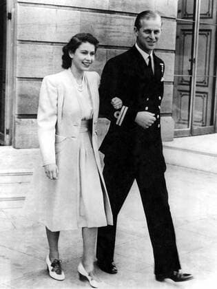 Queen Elizabeth - 1947 Engagement - Philip Mountbatten UnitedArchives00507573 