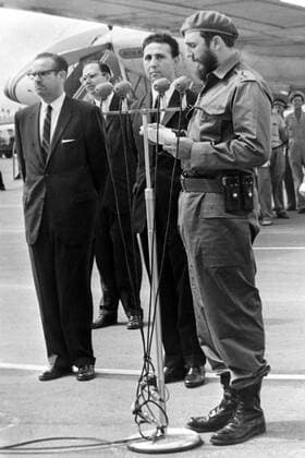17 OCTOBER 1962 CUBAN LEADER, FIDEL CASTRO WELCOMES ALGERIAN PREMIER, AHMED BEN BELLA ON HIS ARRIVAL FOR A TWO DAY STATE VISIT TO HAVANA, CUBA. UnitedArchives00511249 