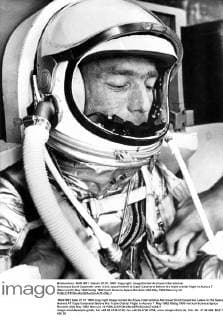 Astronaut Scott Carpenter seen in his space helmet at Cape Canaveral before his triple orbital flight in Aurora 7 (MercuryVII) May 1962 UnitedArchives00563552 