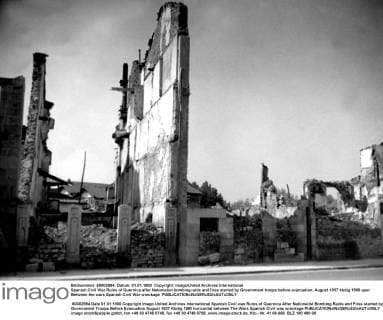 Spanish Civil War Ruins of Guernica after Nationalist bombing raids and fires started by Government troops before evacuation. August 1937 UnitedArchives00570818 