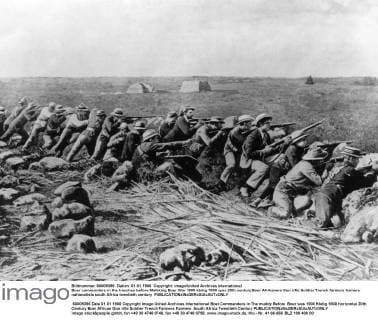 Boer commanders in the trenches before Mafeking Boer War 1900 UnitedArchives00599442 